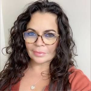 Meet your Posher, Lizzette